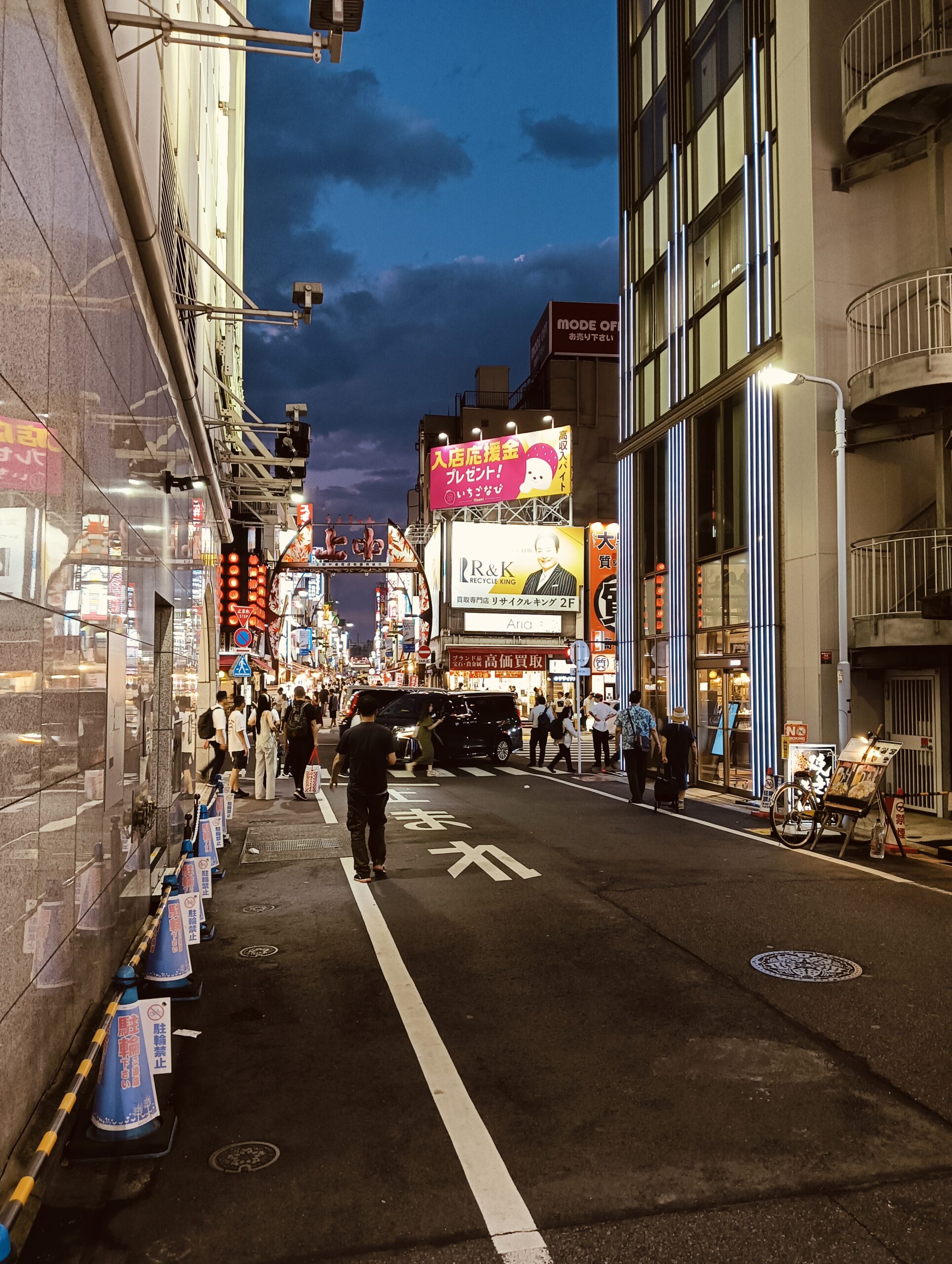 Tokyo Massage for Travelers: Tattoo-Friendly, Open Late, No Booking